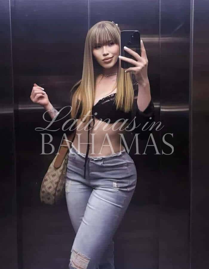 Discreet elite escort service with relaxing luxury ambiance